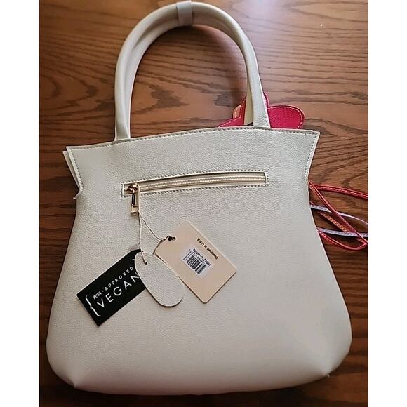 NWT Mellow World White Pebbled Vegan Leather Hand Bag With Flower Purse Charm - Picture 2 of 4